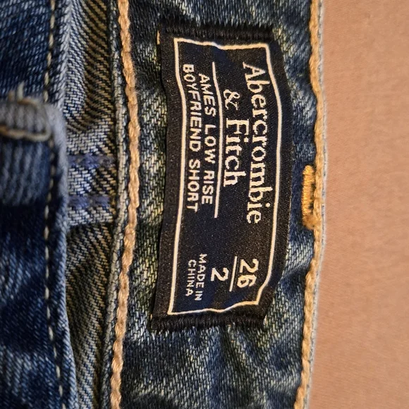 Abercrombie & Fitch Blue Ames Low Rise Boyfriend Jean Shorts (2b) - Picture 3 of 11